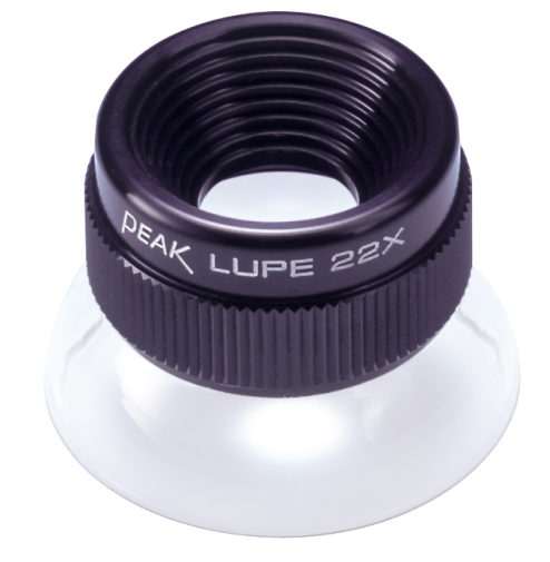 Lupa zväčšenie 22x, Peak